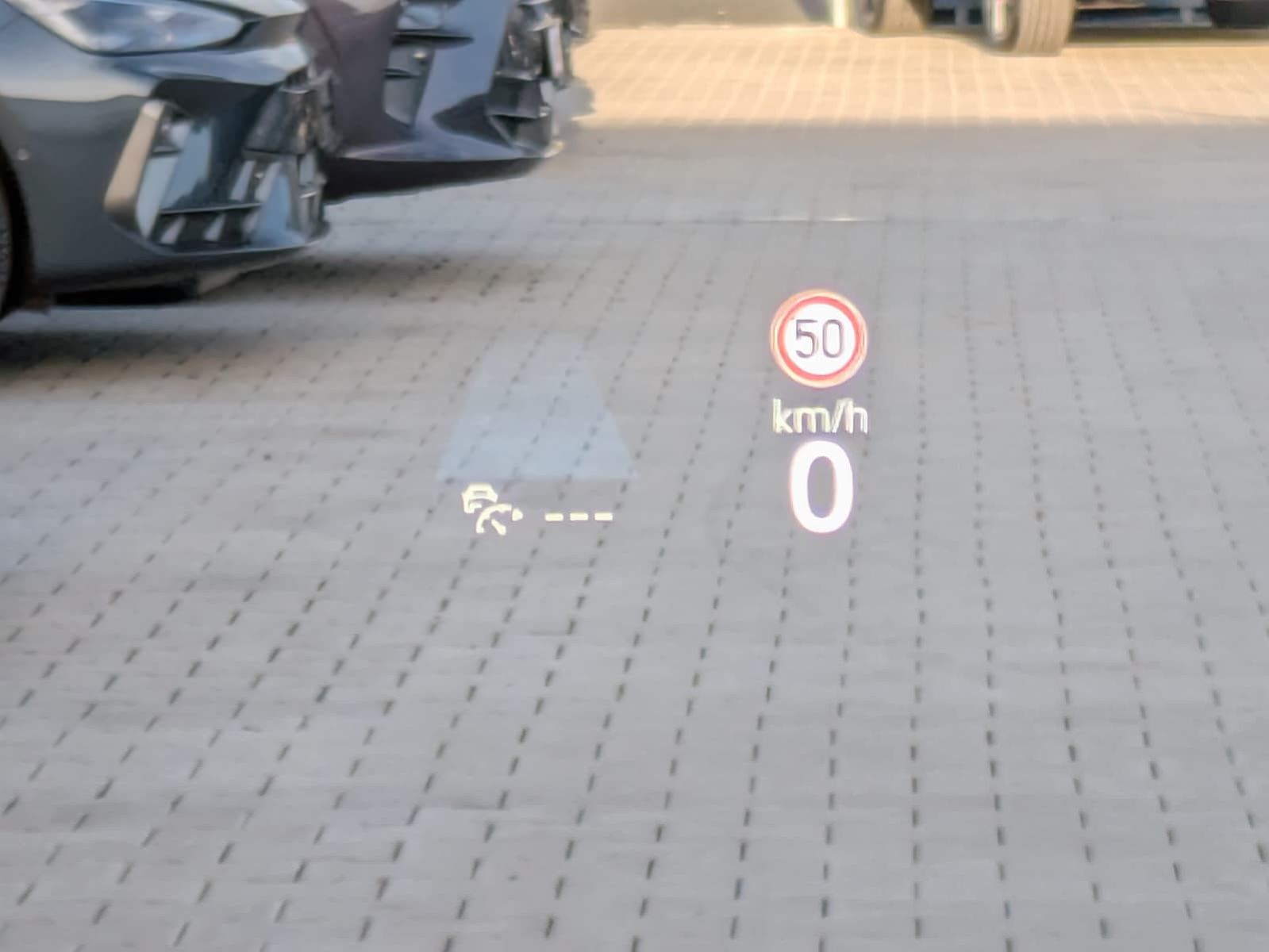 Fahrzeugabbildung Volkswagen Tiguan 2.0 TDI 4M R-Line PANO*H&K*AHK*MATRIX*20"