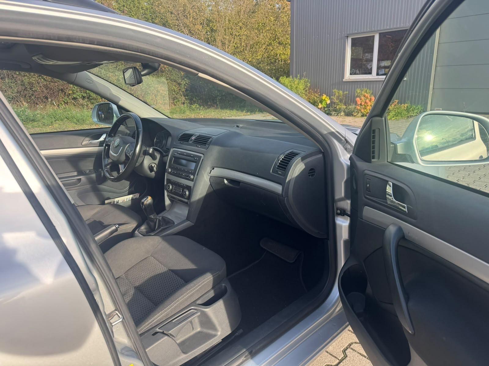 Skoda Octavia 2011 — photo 6