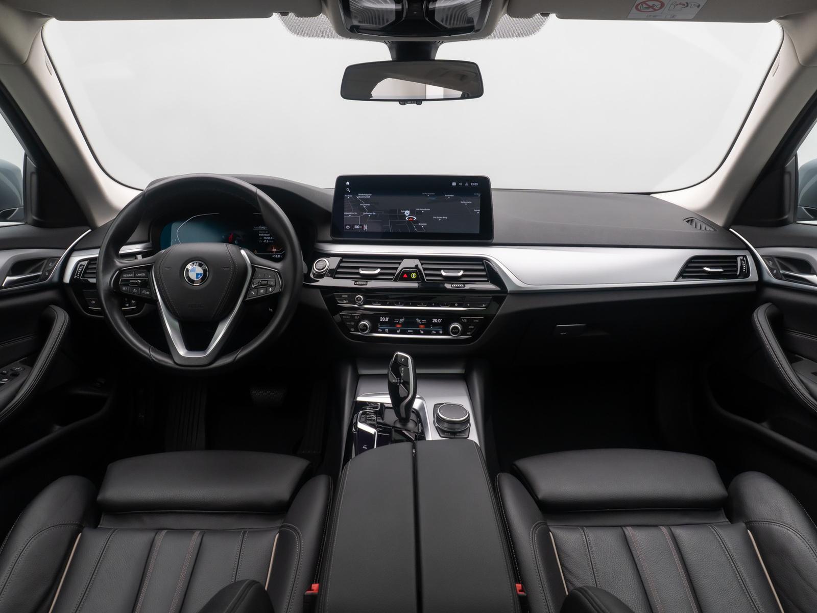 BMW 520d Kamera HUD Alarm Panorama DAB Leder Sport