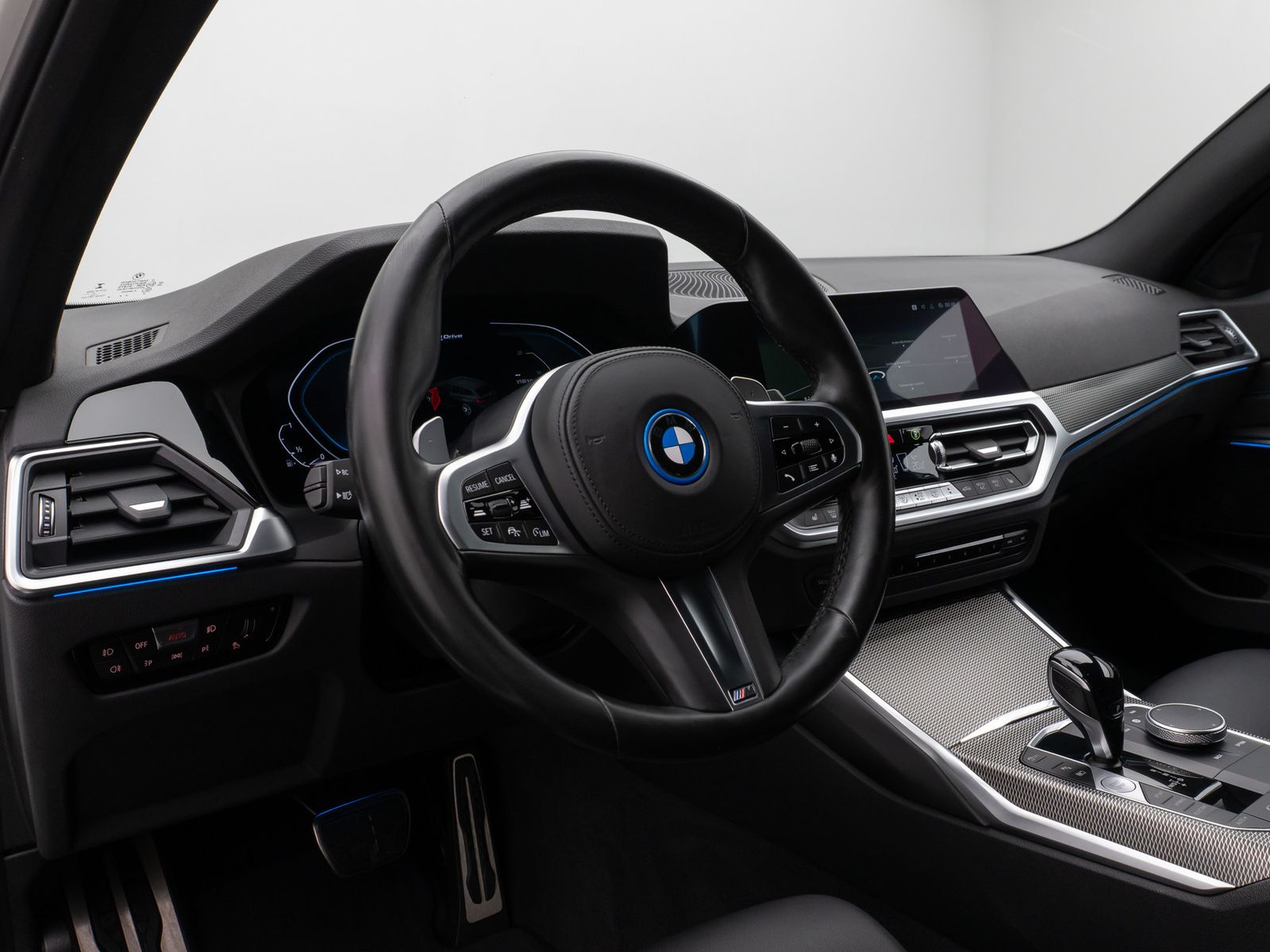 Fahrzeugabbildung BMW 330e M Sport Kamera Laser HUD HiFi AHK Stop&Go