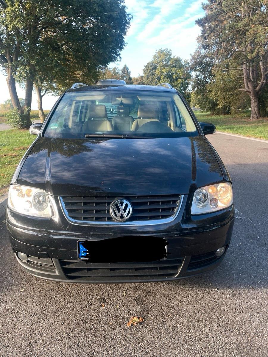 Volkswagen Touran 2005 — rear view