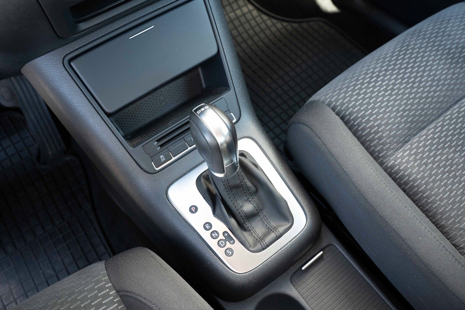 Fahrzeugabbildung Volkswagen GOLF PLUS VI 2.0 TDI COMFORTLINE DSG PDC AHK