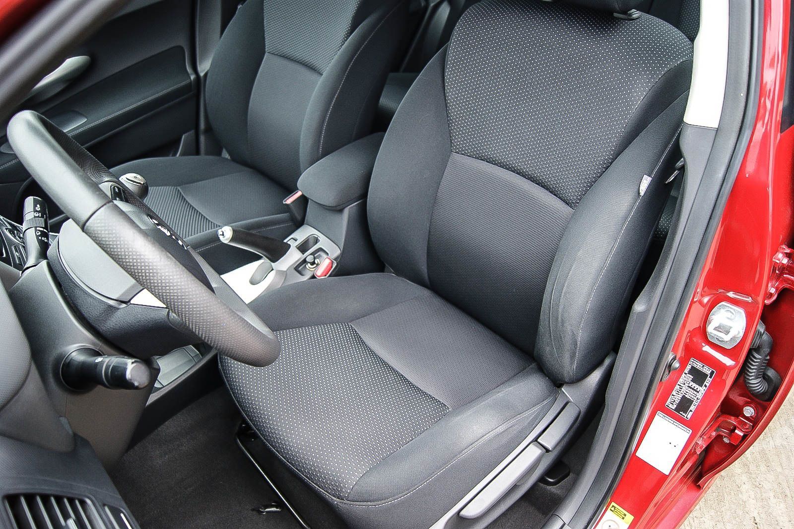 Fahrzeugabbildung Toyota Auris 1.6 Valvematic Travel NAVIGATION PDC 1HAND