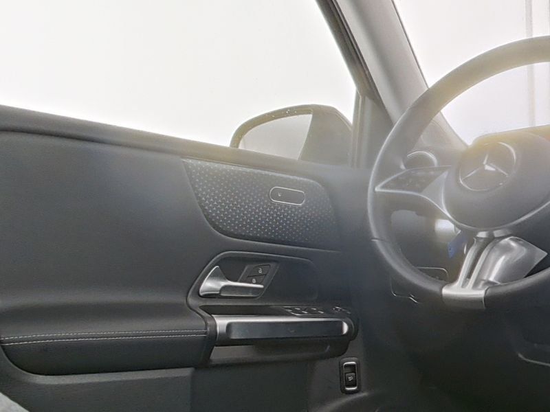 Fahrzeugabbildung Mercedes-Benz GLB 180 Progressive*AHK*Kamera*Totwinkel*MBUX*7G