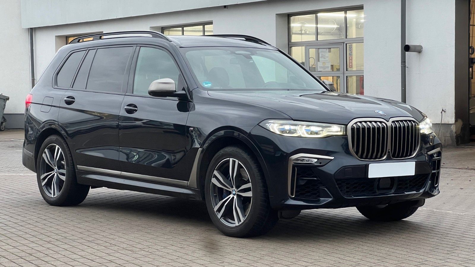 Fahrzeugabbildung BMW X7 M50 d *H/K*360°*PANO*AHK*M-Paket*HUD*Mietkauf