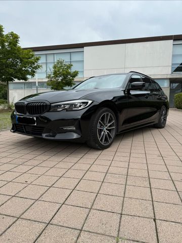 BMW BMW 320d Sport Line AHK M Lenkrad All Black