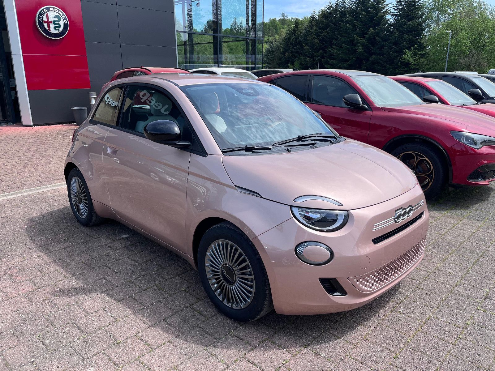 Fahrzeugabbildung Fiat 500 1.0 Hybrid FireFly 48 kW Icon