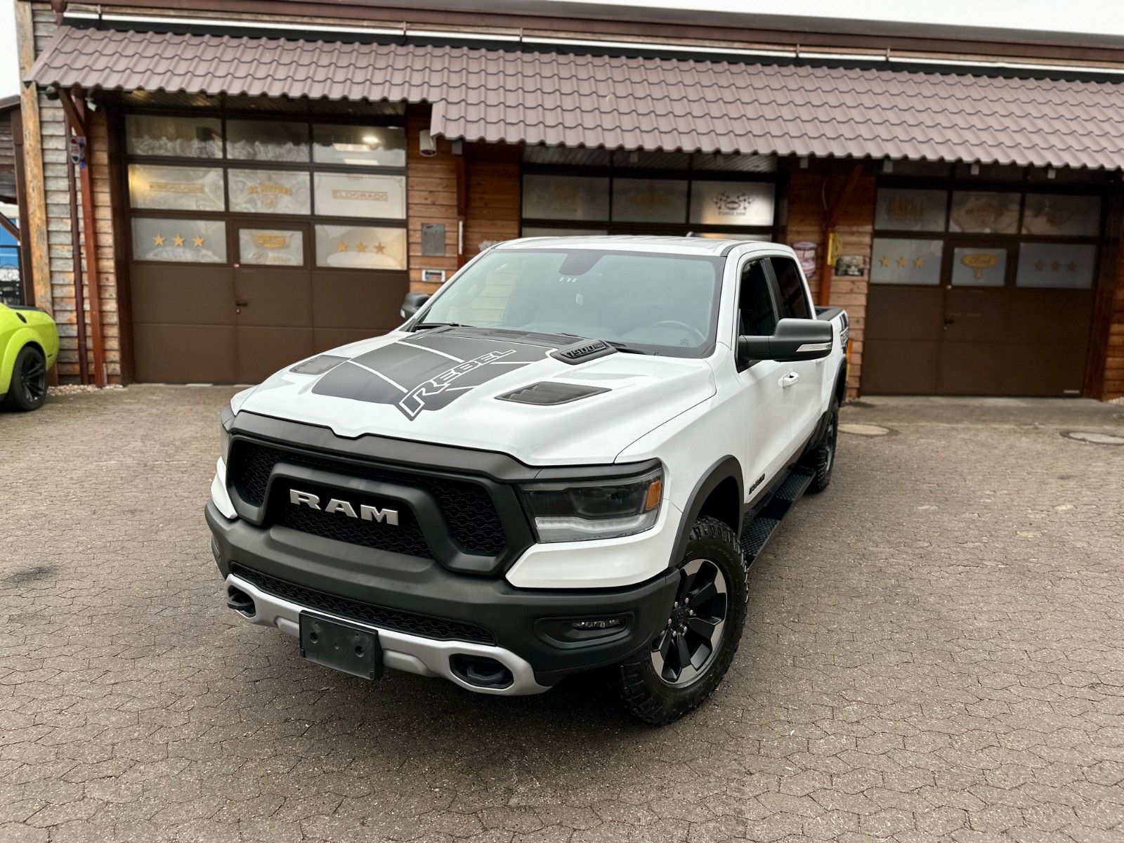 Dodge RAM - 1
