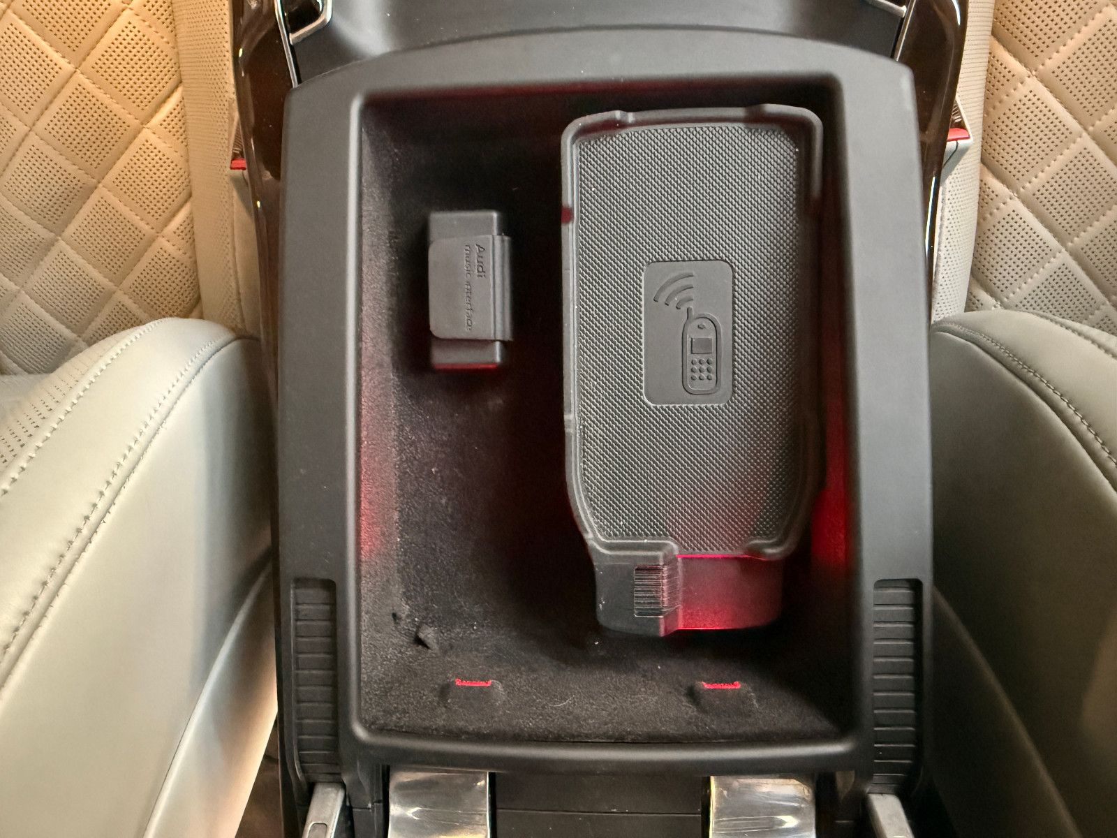 Fahrzeugabbildung Audi A8 4.2 TDI quattro/SCHIEBEDACH/LED/ACC/FACELIFT