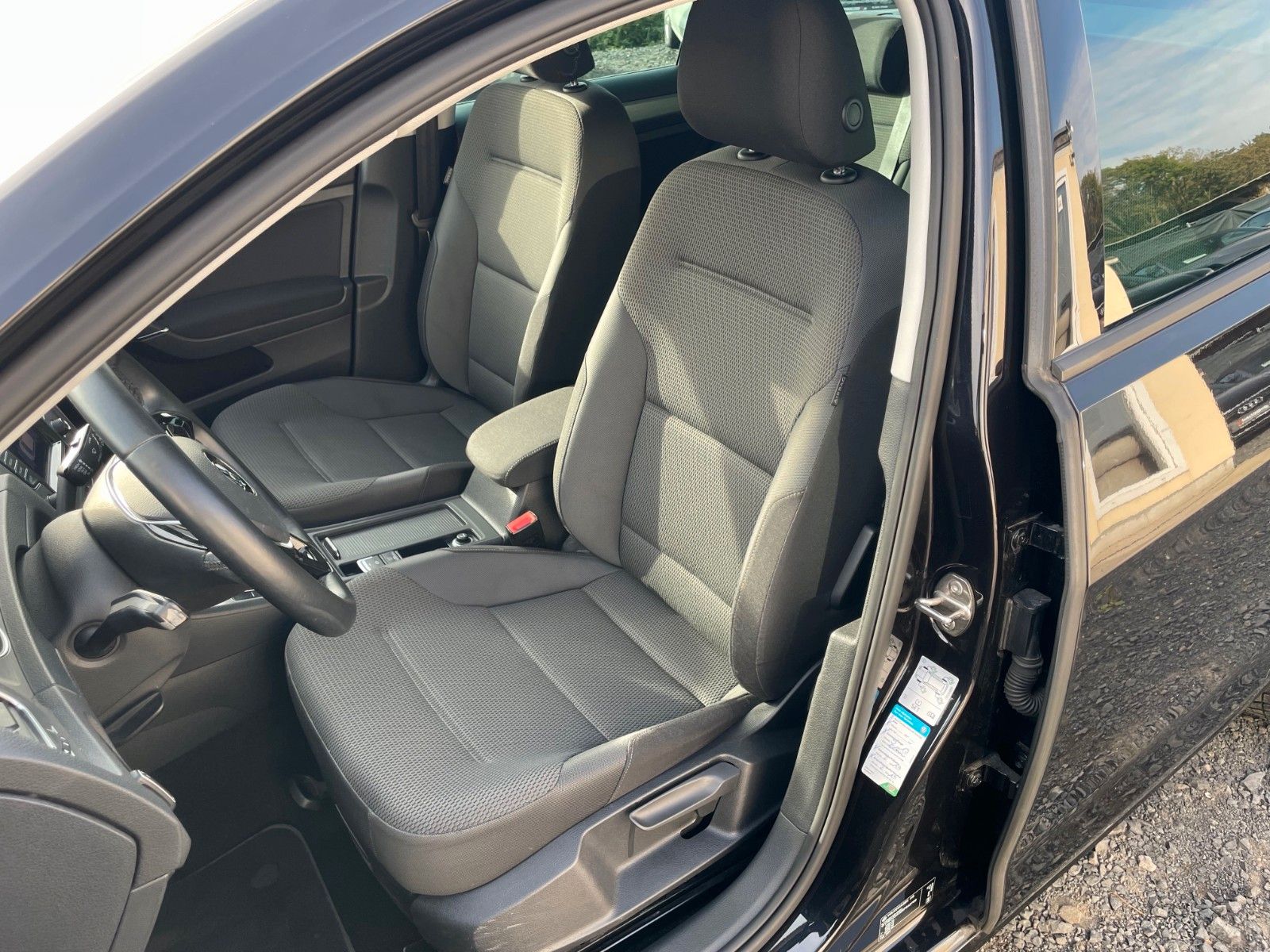 Fahrzeugabbildung Volkswagen Golf VII 1.6 TDI Comfortline BMT Navi Klima 2.HD