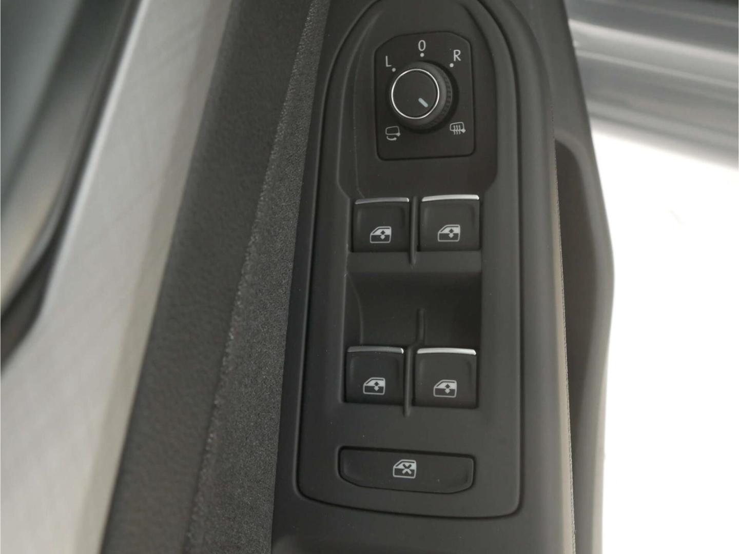 Volkswagen Golf Variant 1.5 eTSI DSG App-Connect/SH/Climatr, миниатюра 17
