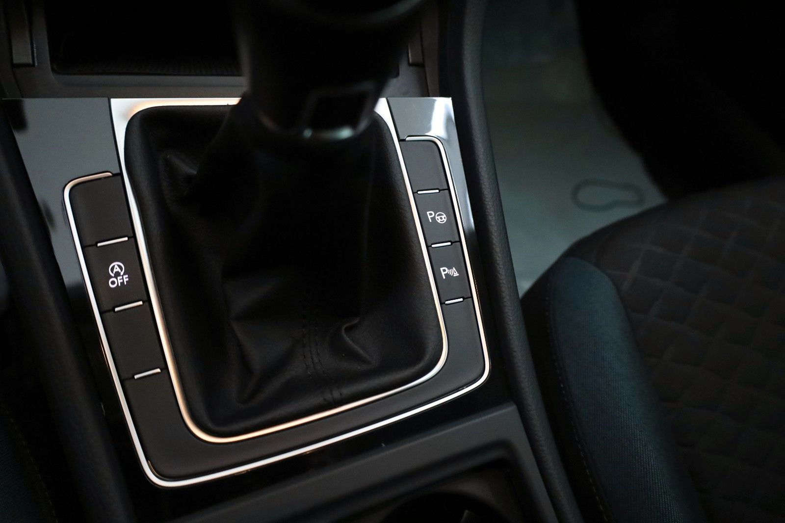 Fahrzeugabbildung Volkswagen Golf VII Lim. IQ.DRIVE BM Navi,SH,ACC,ParkAssist