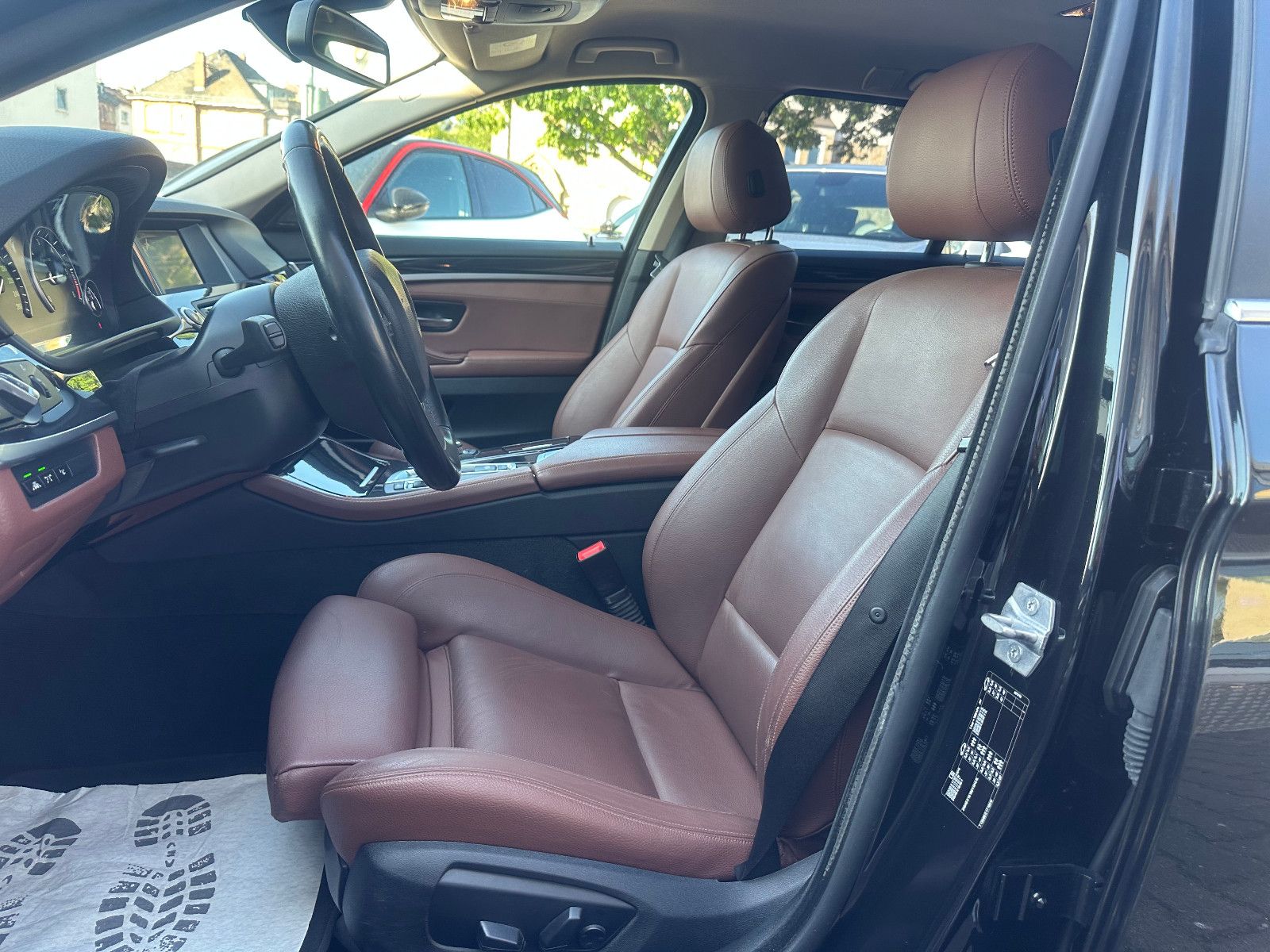 Fahrzeugabbildung BMW 520 d TOURING*HEAD-UP+LEDER-BRAUN*