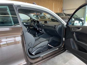 Audi A1 ambition *BI-XENON*PDC*KLIMAAUT*SZHZ*ALU*