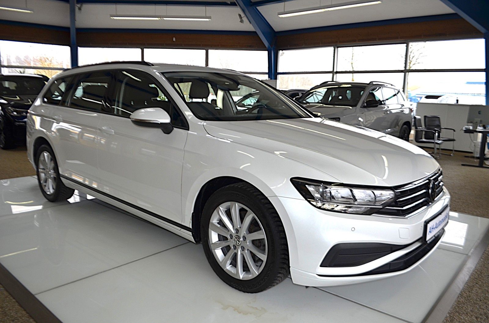 Volkswagen Passat Variant Basis AUTOMATIK NAVI R-KAMERA foto 2