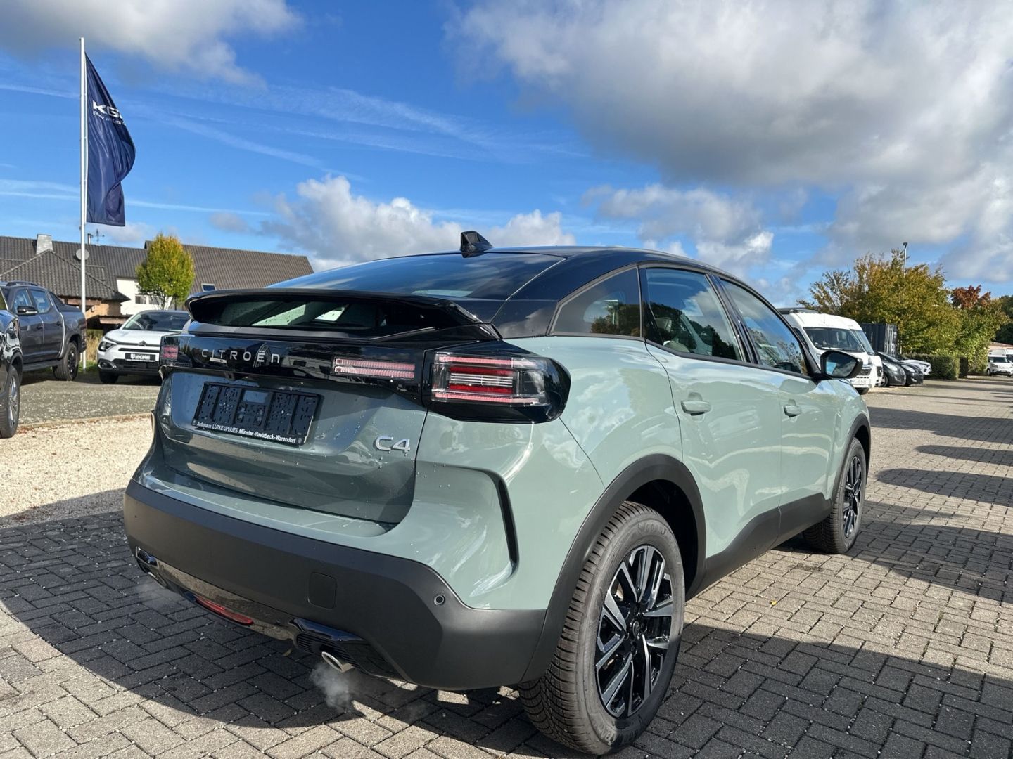 Fahrzeugabbildung Citroën C4 Plus 1.2 PureTech 130 AT8 Navi CarPlay SHZ