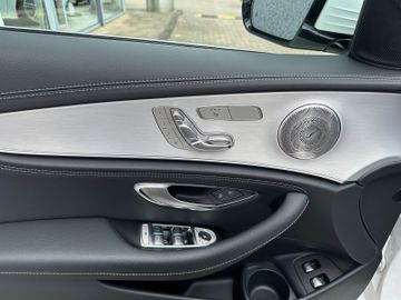 Fahrzeugabbildung Mercedes-Benz E 300 E Limousine AMG Line HeadUp Memory LED