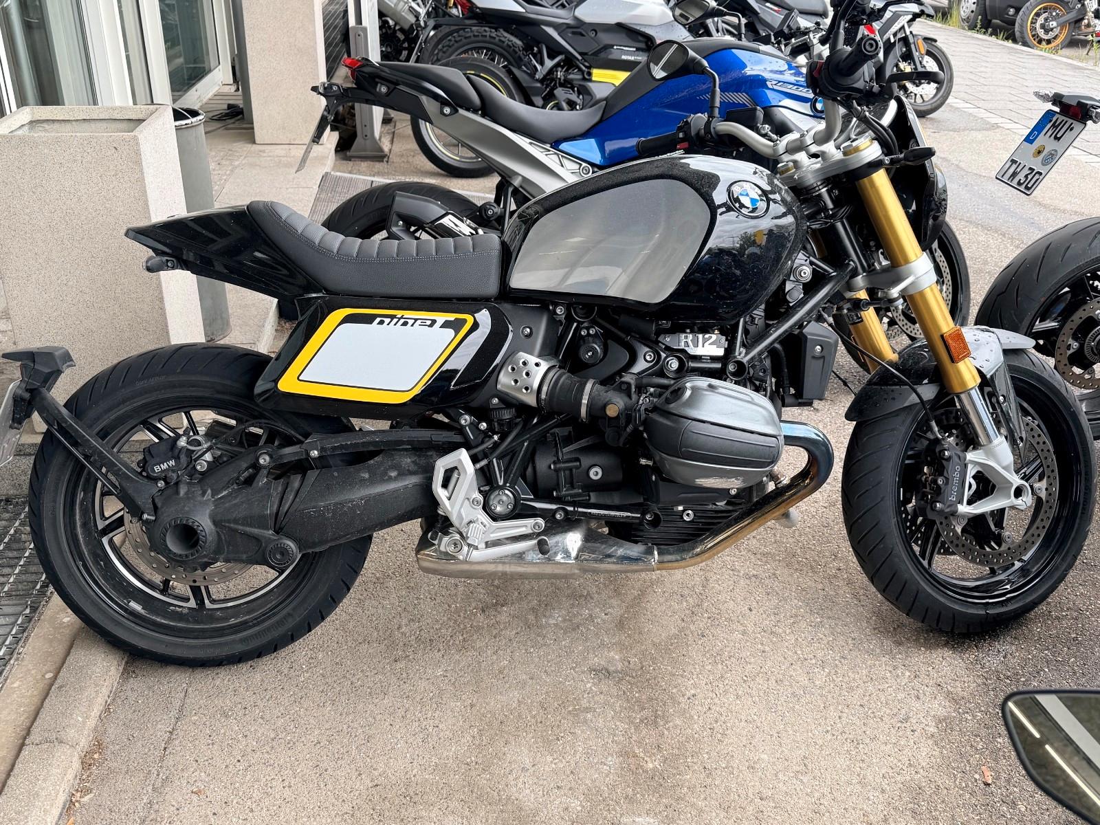 BMW R 12 nineT  Tracker