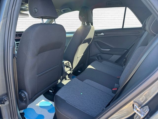 Fahrzeugabbildung Volkswagen T-Roc MOVE 1.5 TSI DSG - Matrix*RFK*18"!!!