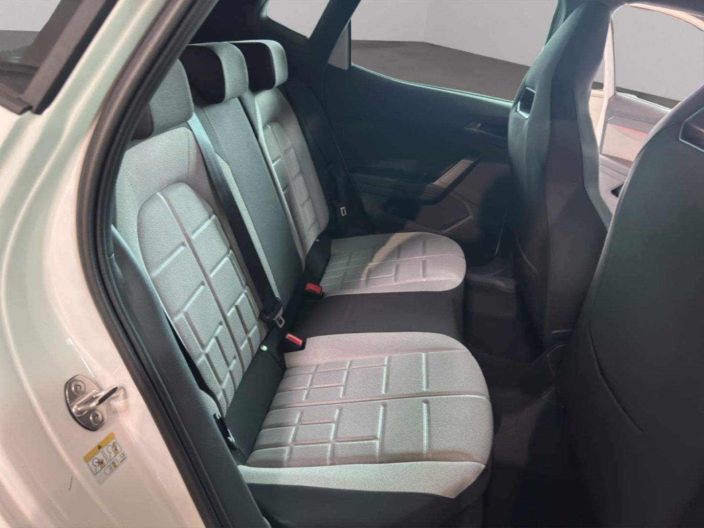 Fahrzeugabbildung SEAT Arona 1.0 TSI 85 kW FR Navi Digitales Cockpit LE