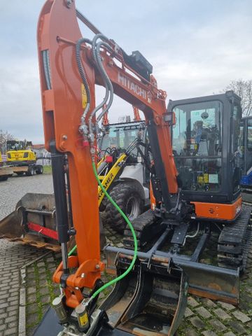 Hitachi ZX38U-6P mit Powertilt S40