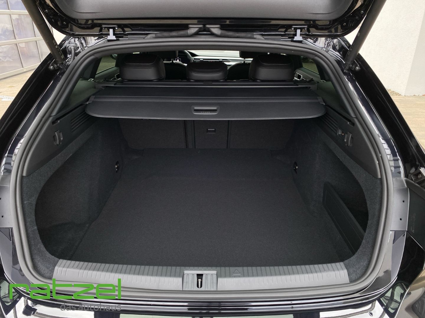 Fahrzeugabbildung Volkswagen Arteon SB R-Line 2.0 TSI DSG DCC+AHK+Harman+PDC