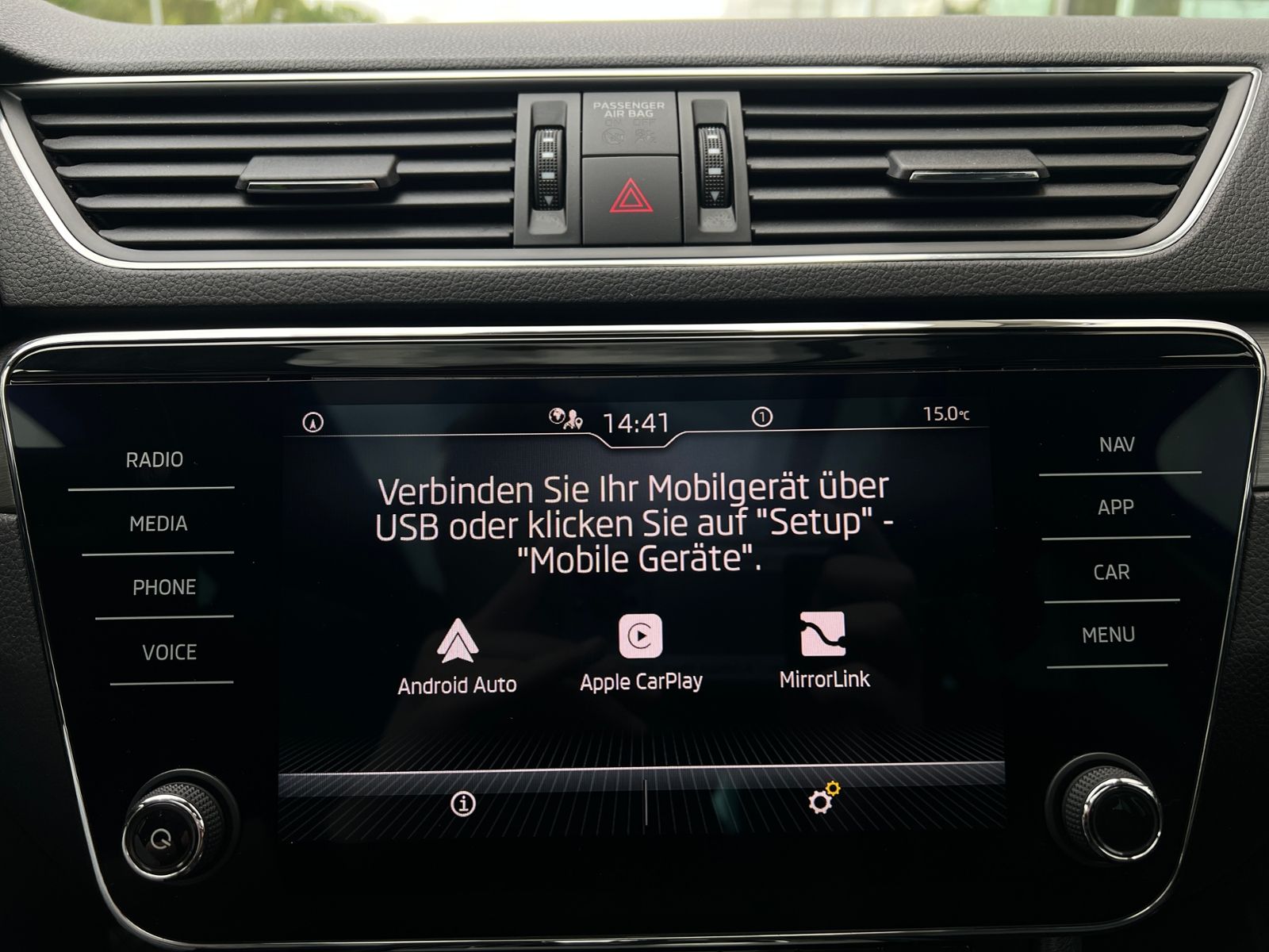 Fahrzeugabbildung SKODA Superb Combi Style 2.0 TDI DSG *AHK,LED,Pano,ACC