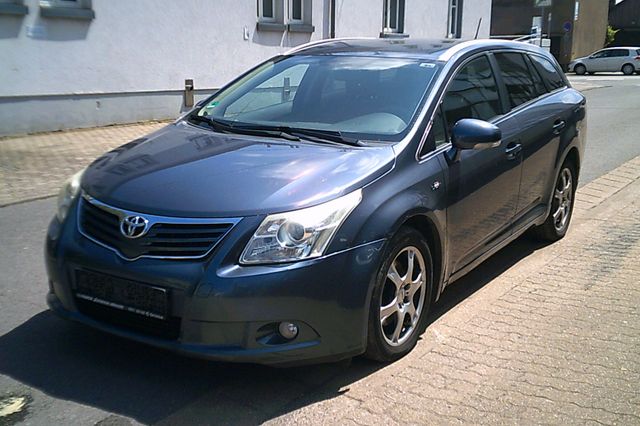 Toyota Avensis Combi Executive 2.2 D-4D Automatik