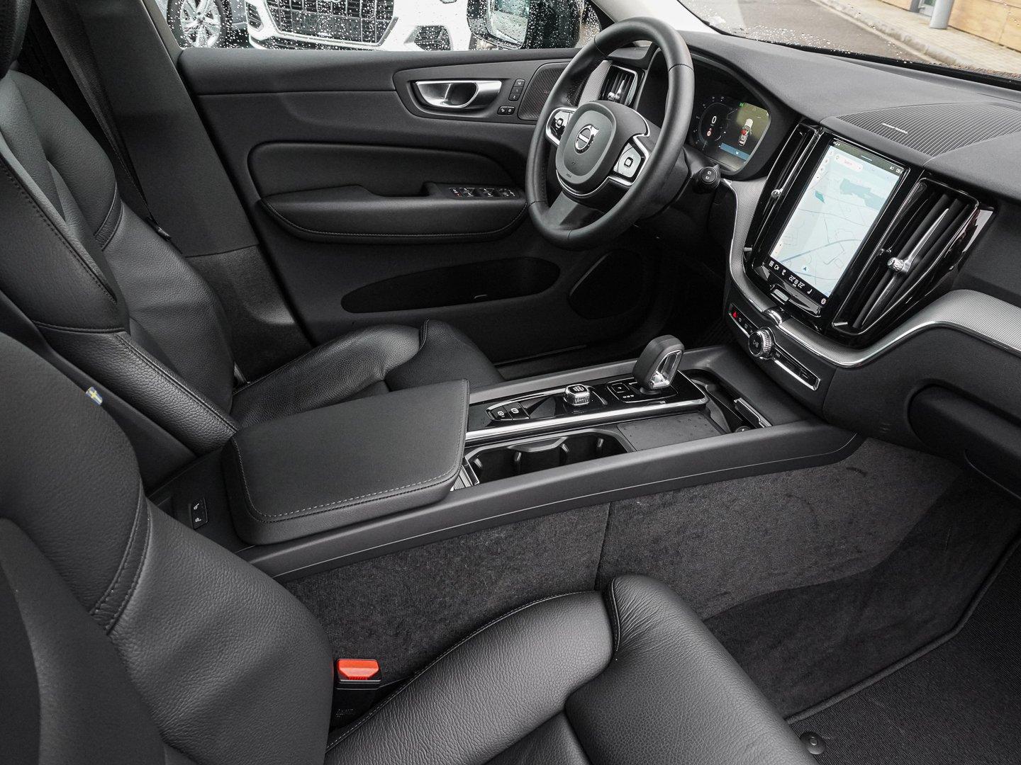 Volvo XC60 B4 B Plus Dark H&K 19ZOLL FRONTHZG SHZ-HI