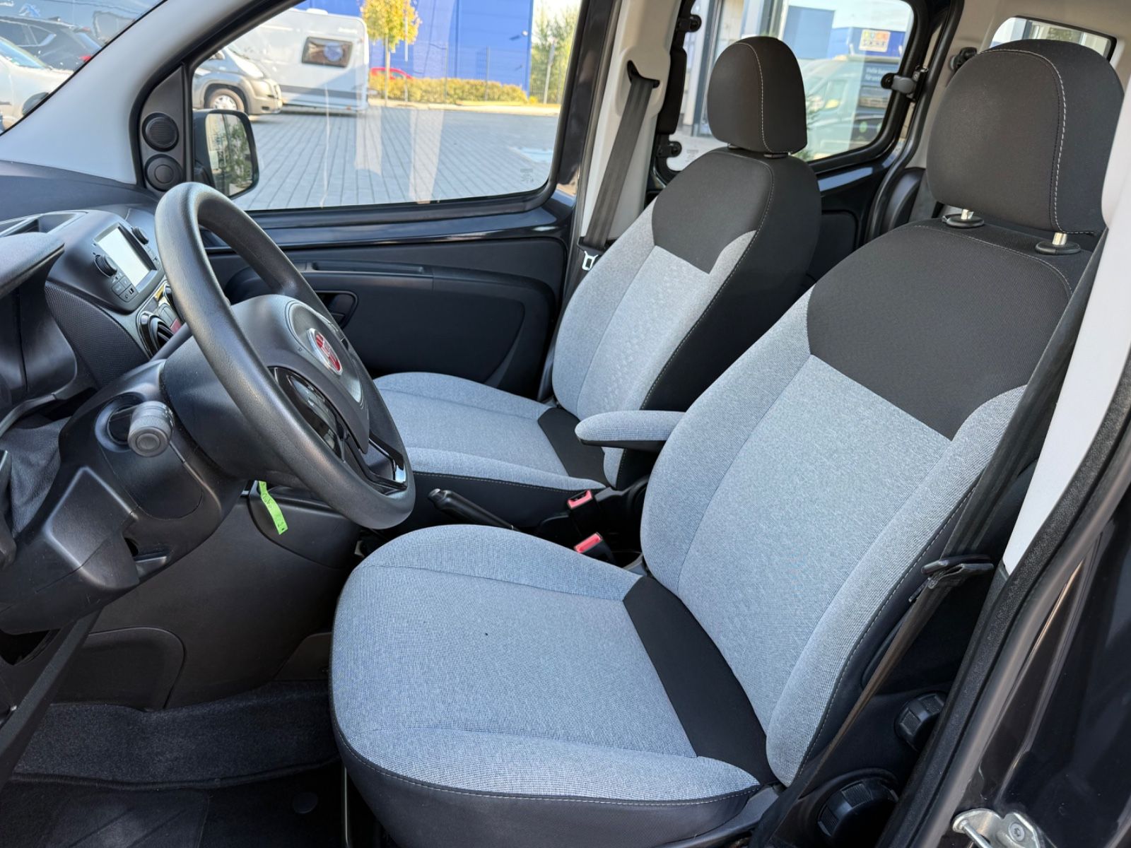 Fahrzeugabbildung Fiat Qubo Lounge KLIMAANLAGE SITZHEIZUNG PDC