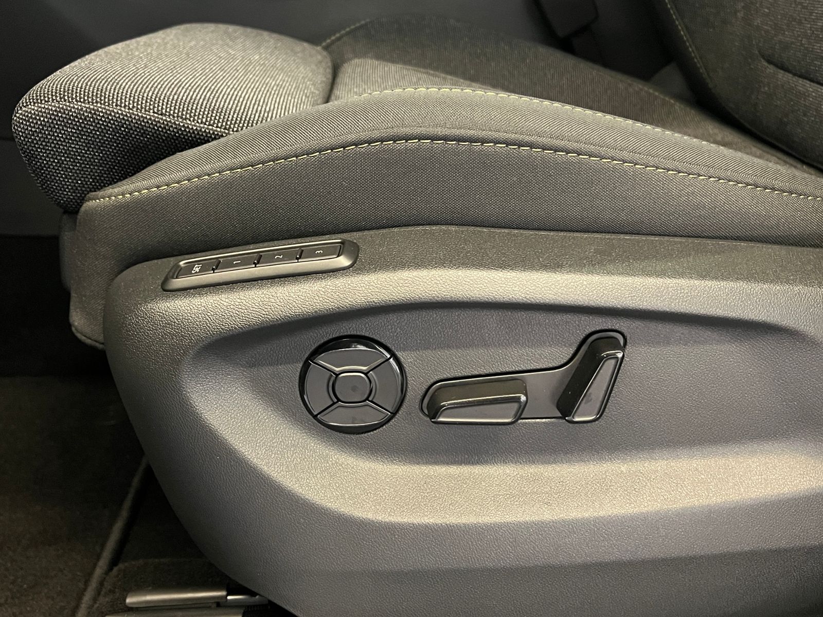 Fahrzeugabbildung SKODA Kodiaq Selection 2.0 TDI DSG 4x4 *AHK, 7 Sitze,