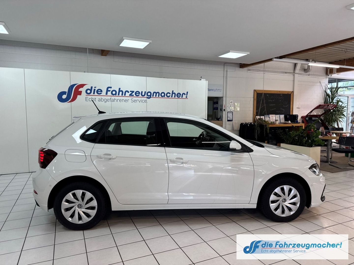 Fahrzeugabbildung Volkswagen Polo VI Life 1.0 TSI EU6d Navi Digitales Cockpit
