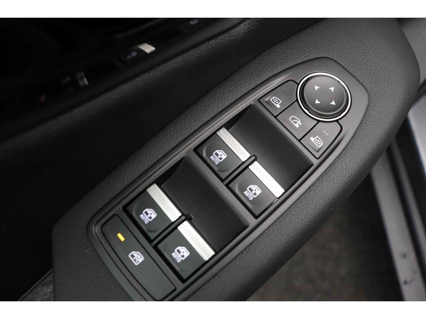 Fahrzeugabbildung Mitsubishi Eclipse Cross Diamant Plus 11 KW ACC LED SHZ