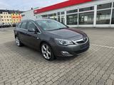 Opel Astra 1.6 J Sports Tourer Innovation - Opel Astra aus 2011: Sports Tourer
