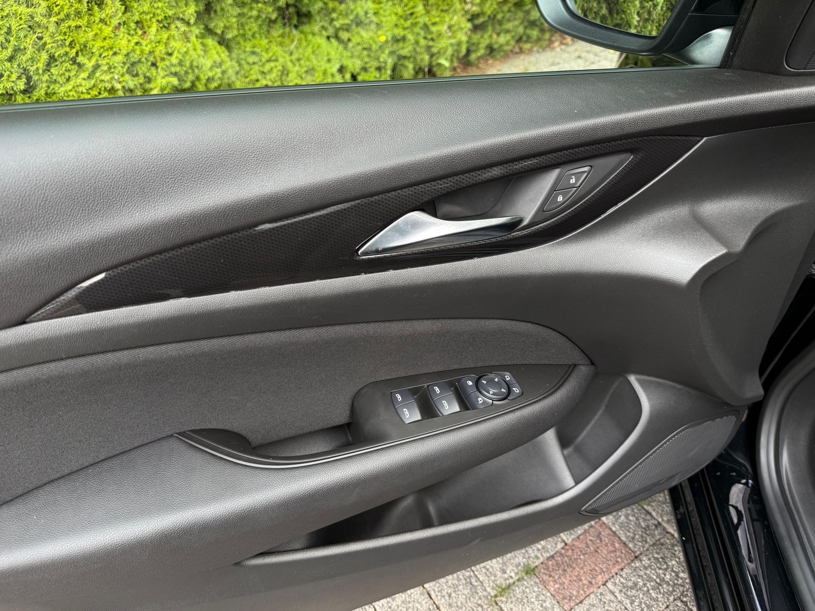 Fahrzeugabbildung Opel Insignia 2.0CDTI Aut. Elegance ILUX+NAV+KAM+CARP
