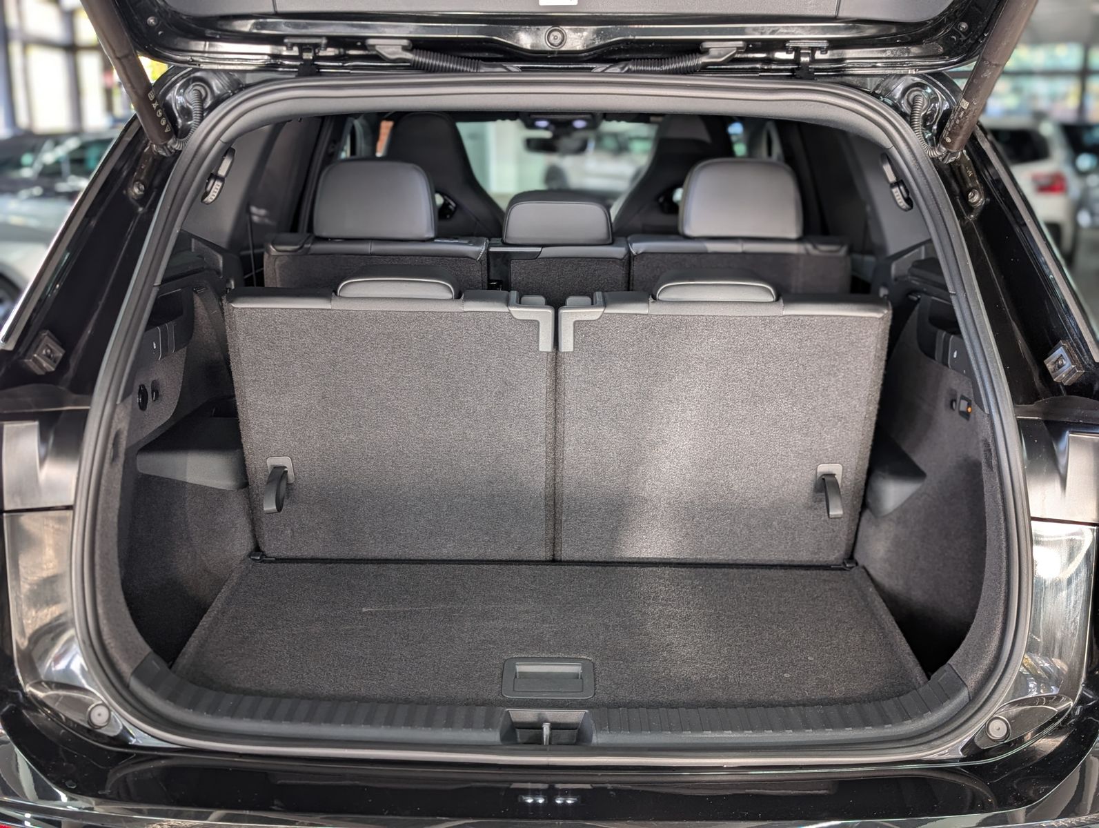 Fahrzeugabbildung Volkswagen Tayron R-Line 360°H&K HUD PANO IQ-LIGHT BLACK 7S