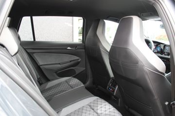 Fahrzeugabbildung Volkswagen Golf VIII 2.0 TDI Variant R-Line