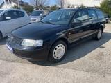 Volkswagen Passat 1,8 TÜV NEU + SERVICE !!! - Volkswagen Passat aus 1998: Kombi