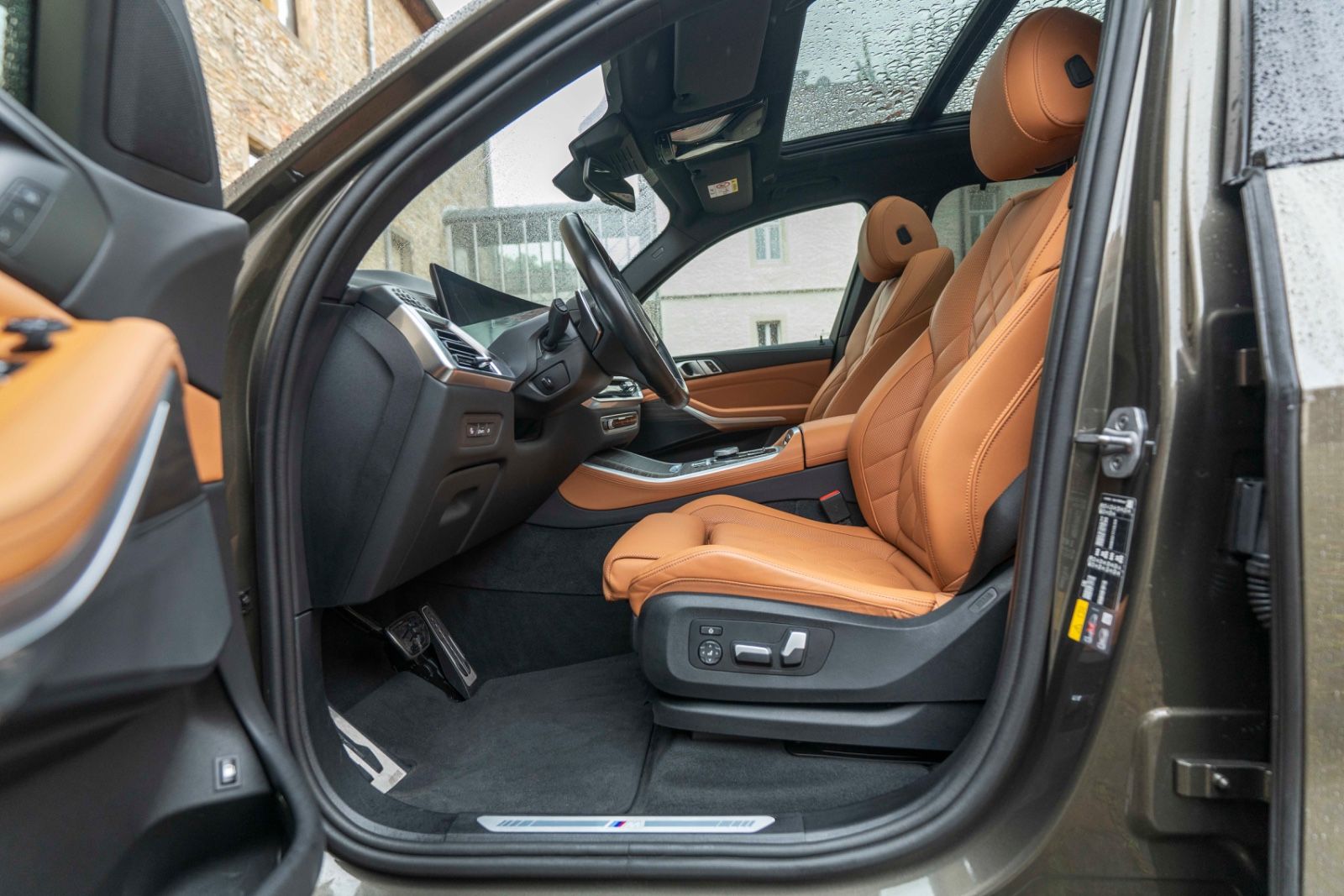Fahrzeugabbildung BMW X5 50e xDrive M SPORT PANO LUFT KAM MASSAGE HIFI