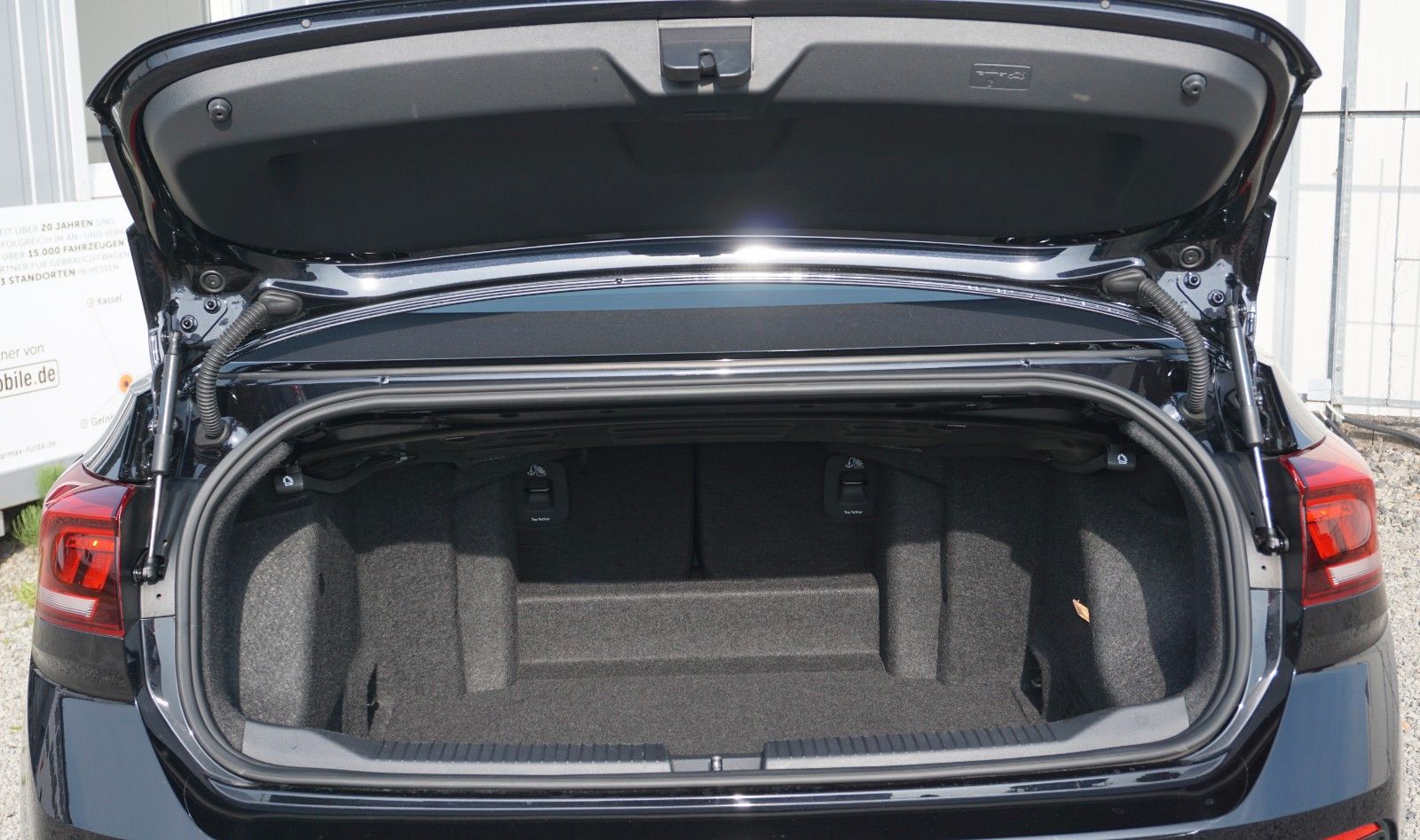 Fahrzeugabbildung Volkswagen T-Roc Cabriolet R-Line,Navi,DCC, DAB+,OPF, ALS,