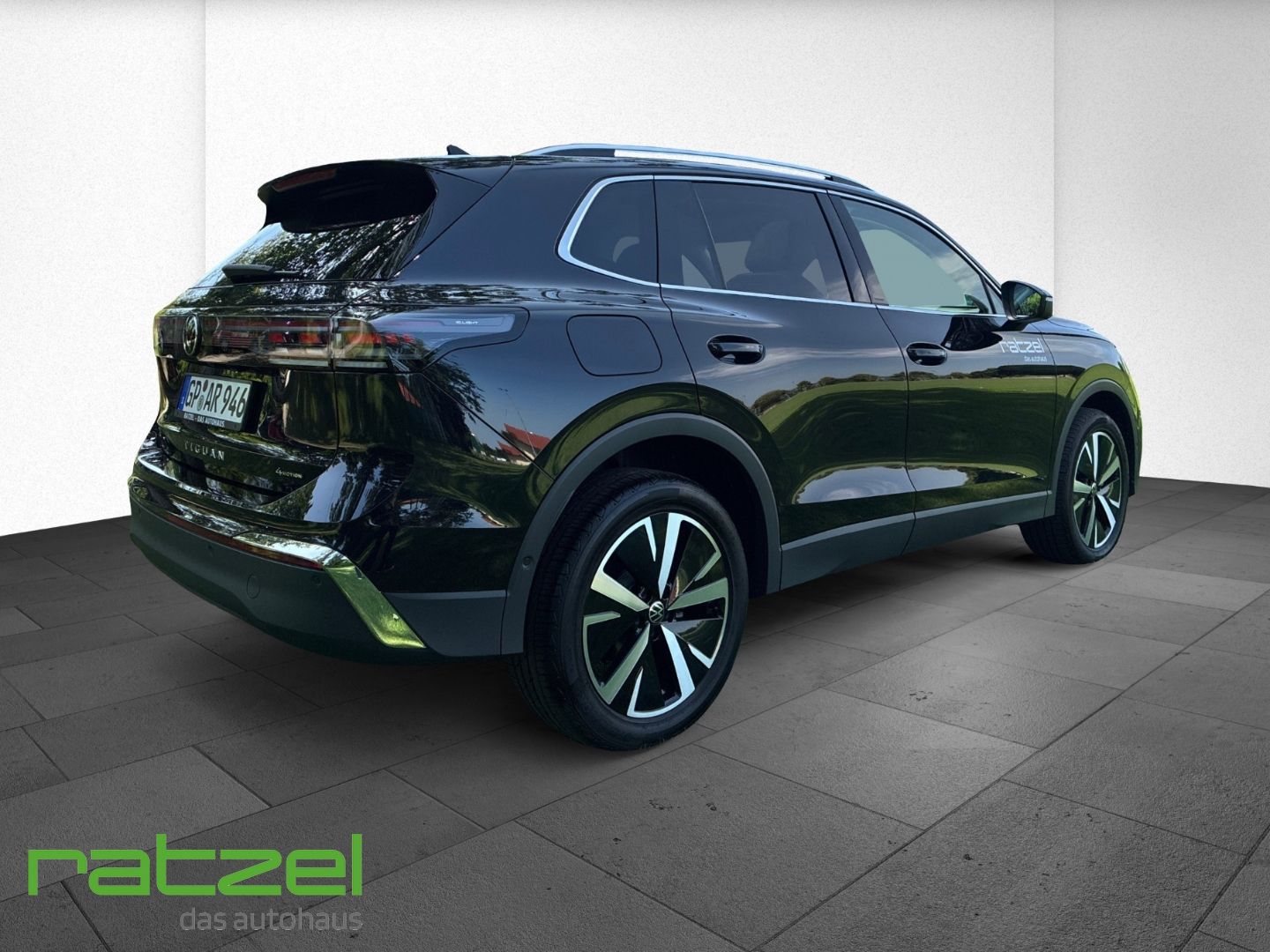 Fahrzeugabbildung Volkswagen Tiguan Elegance 2.0TDI DSG 4M Standh.+AHK+NAVI