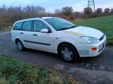 Ford Focus 1,4 - Ford Focus aus 2000: Kombi