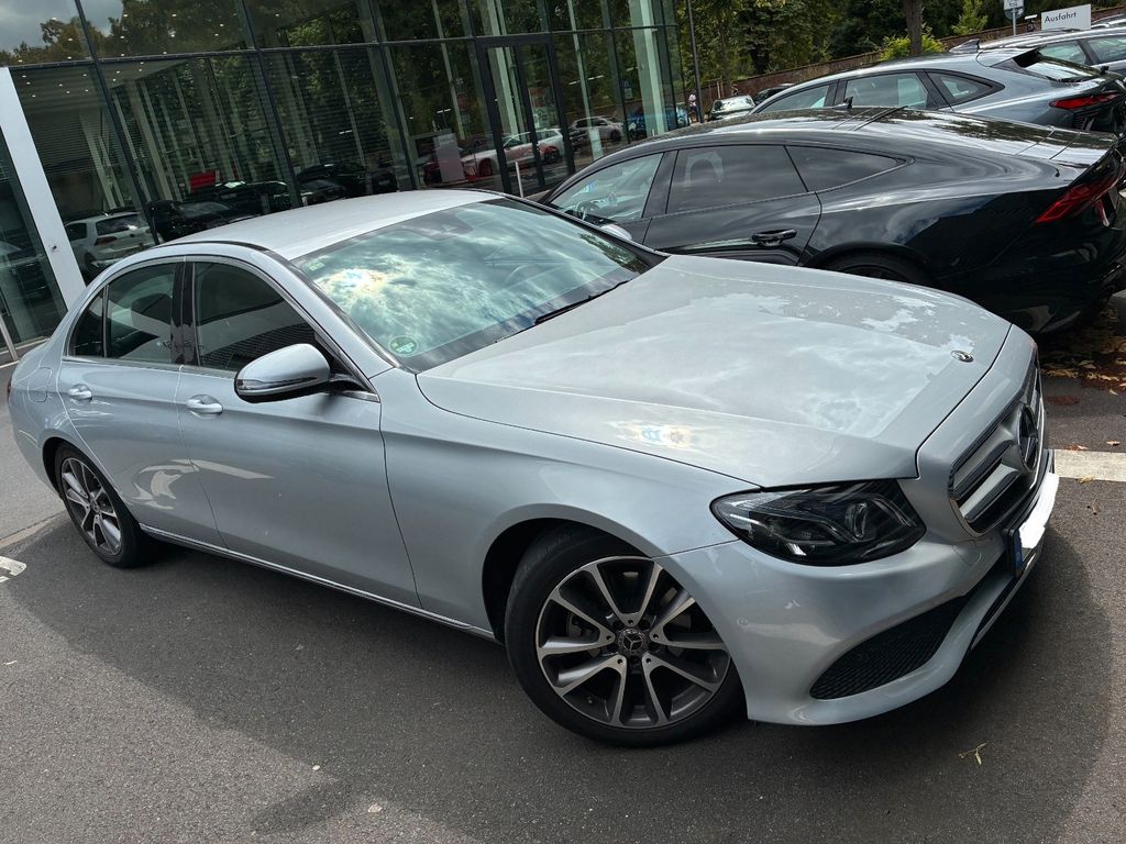 Image of Mercedes-Benz E 200