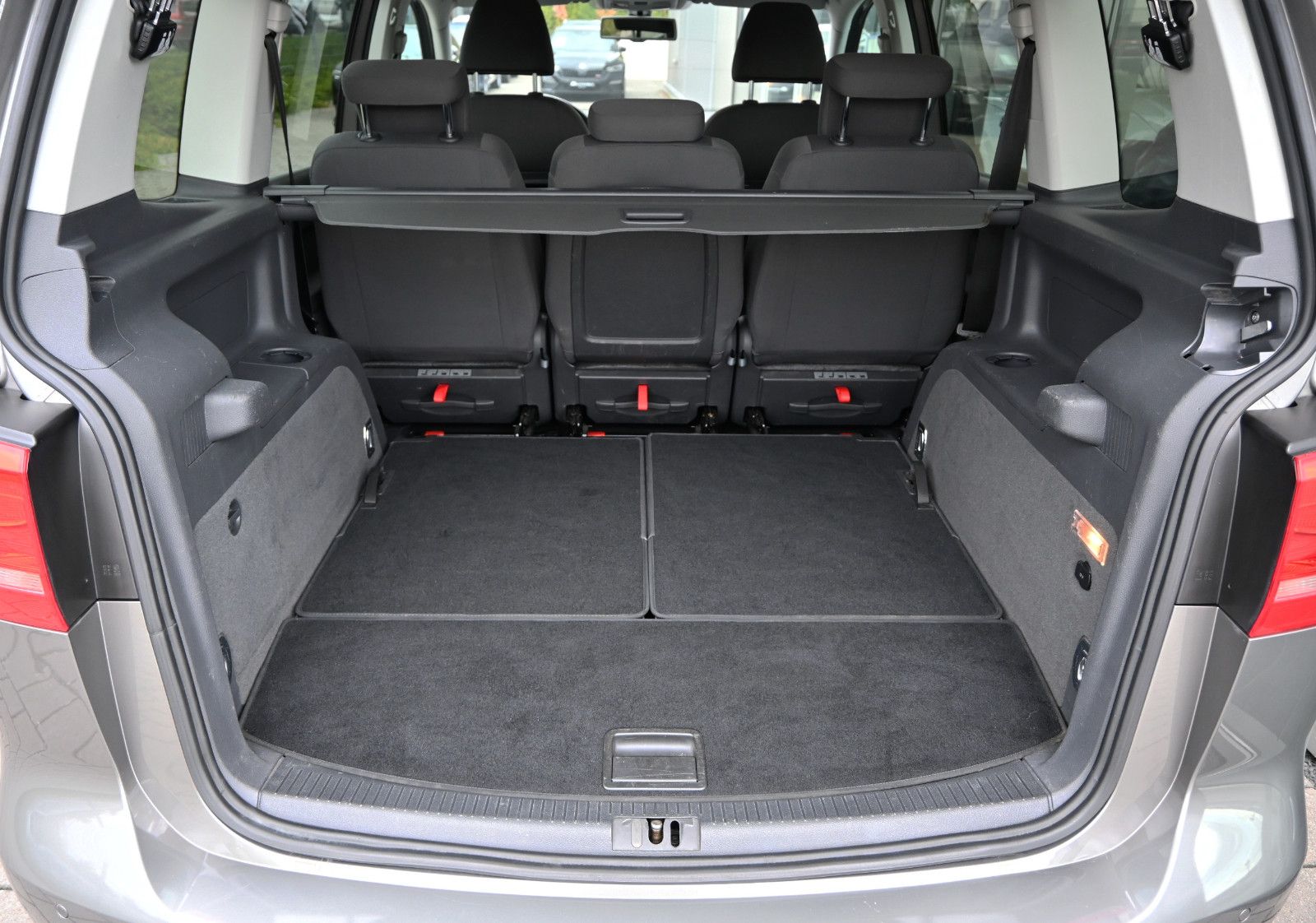 Fahrzeugabbildung Volkswagen Touran 1.6 TDI Comfortline °7-SITZE°KAMERA°02.28