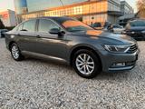 Volkswagen Passat 1.Hand *Scheckheft bei VW * nur 22.311 km - Volkswagen Passat aus 2017