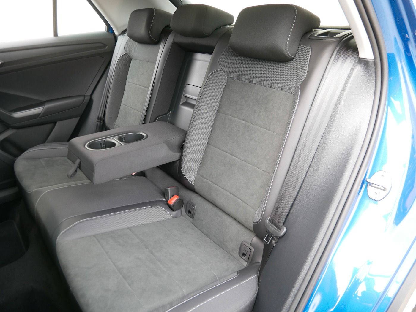 Fahrzeugabbildung Volkswagen T-Roc 1.5 Style NEU43T Standhz MATRIX ACC Kamera