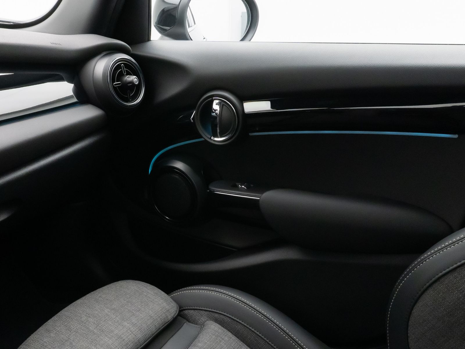 Fahrzeugabbildung MINI Cooper Trim Kamera DAB Komfort Leder Sport LED