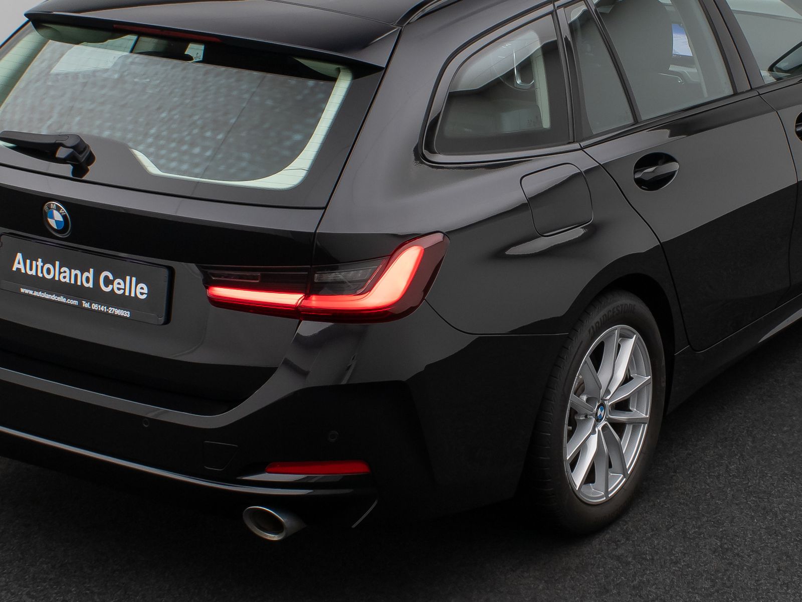 Fahrzeugabbildung BMW 330i xD DAB HUD CockPitPro PDCFernlichtassist