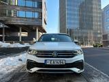 Volkswagen Tiguan 1.4 eHybrid OPF DSG R-Line - Volkswagen Tiguan R mit Hybrid-Antrieb (Benzin/Elektro)