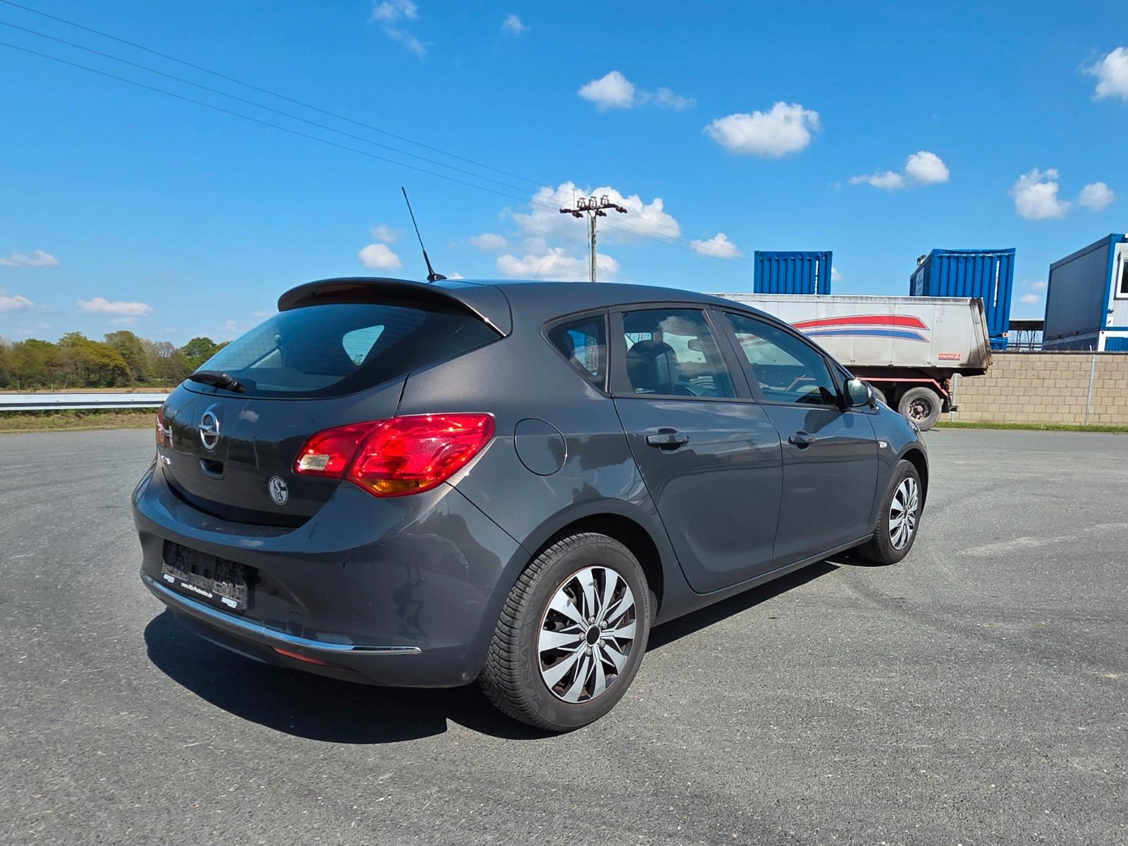 Opel Astra J Lim. 5-trg. Selection